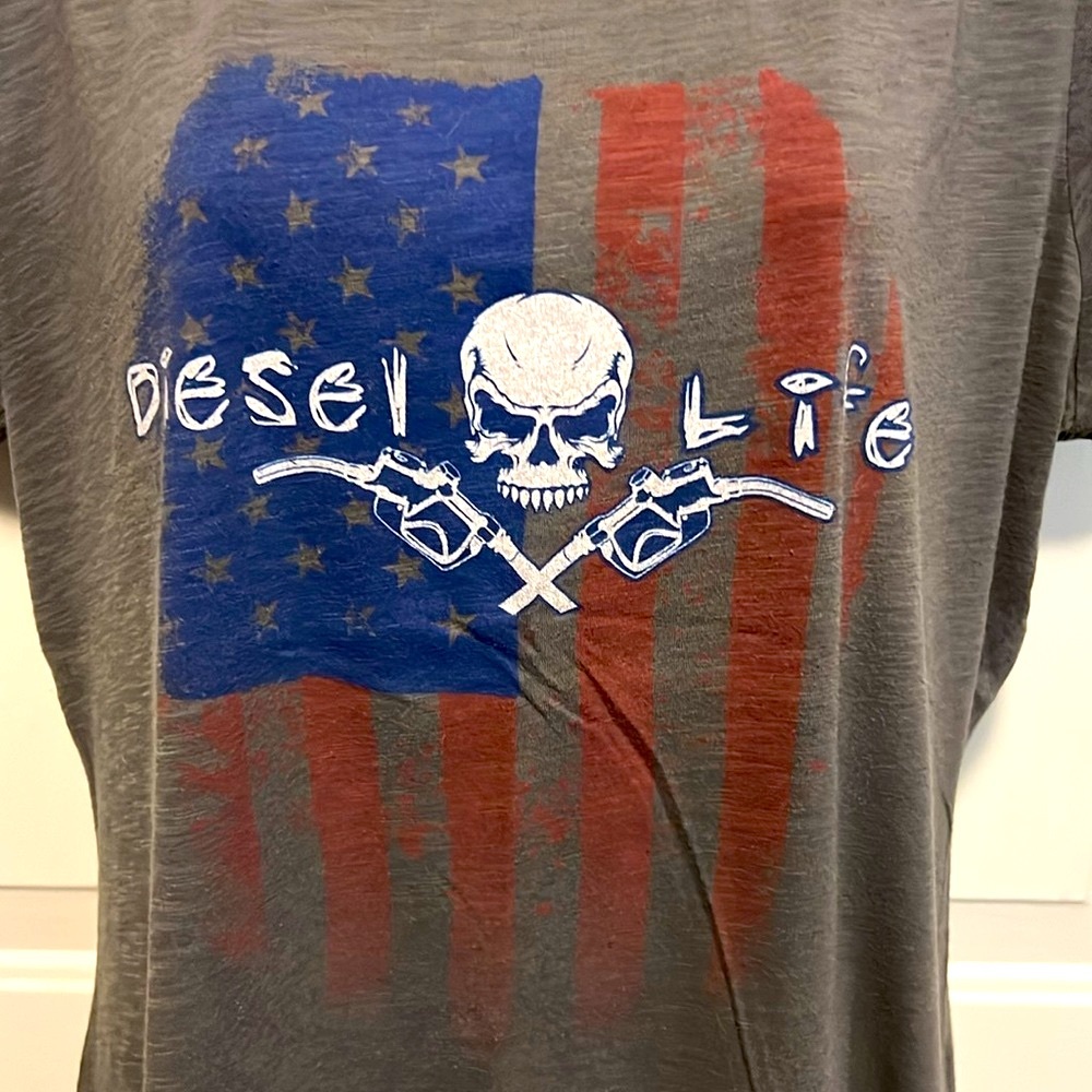 NEXT LEVEL🇺🇸💀 “DIESEL LIFE” GRAY AMERICAN FLAG SKULL GUN PISTOL TSHIRT Women XXL - Picture 2 of 6